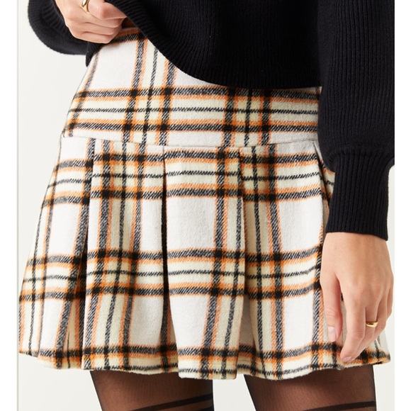 Francesca’s Plaid Pleated Mini Skirt - Picture 2 of 9